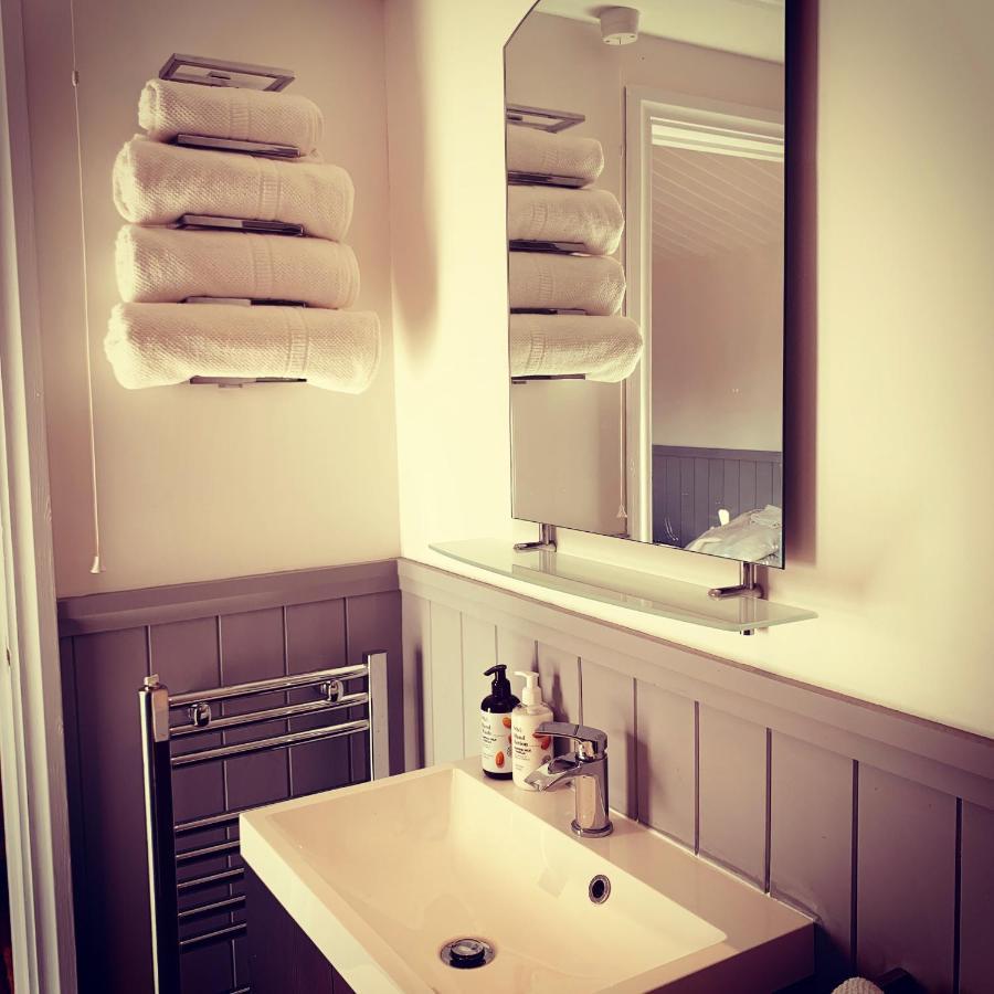 Hascombe Accommodation Екстериор снимка